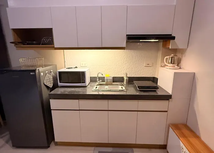 Luxe 1br Penthouse In Hyde Park Residences Cebu